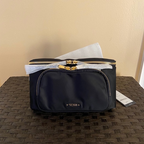 tumi madison hip bag